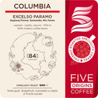 eticheta produsului Pungă de cafea de specialitate Five Origins Columbia Excelso Paramo, înconjurată de grapefruit, ciocolată cu lapte și fructe uscate, pe fundal premium inspirat de Columbia.